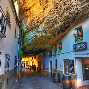 https://casa-cueva-de-la-sombra.es-andalucia.com